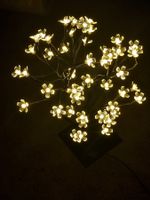 Leutendes LED Blumenbäumchen
