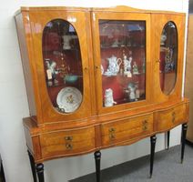 Wunderschönes Büffet Vitrine im Roccoco  Stil