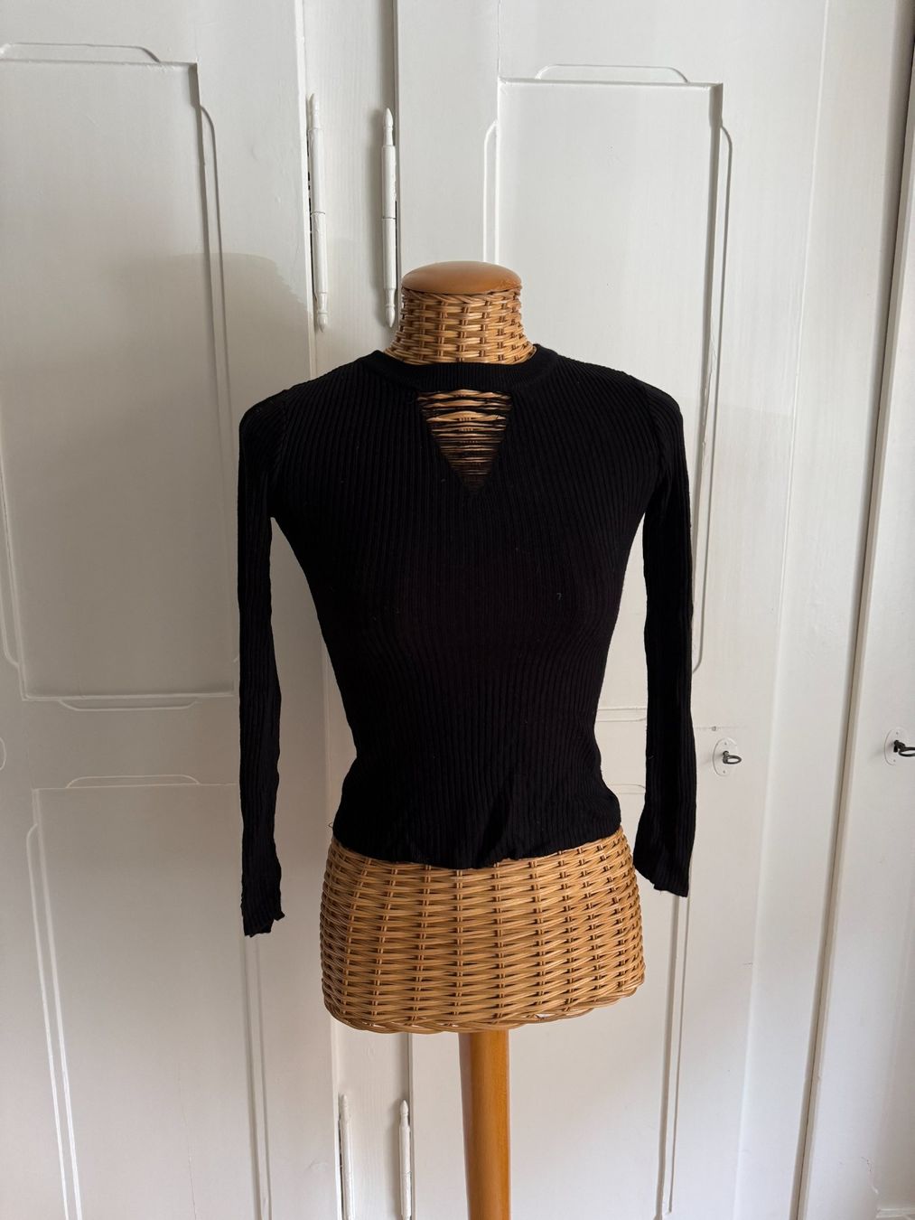 Pullover & Sweatshirts: Feinstrick Pullover schwarz gerippt XS – Gebraucht aus Zürich von Diazaio
