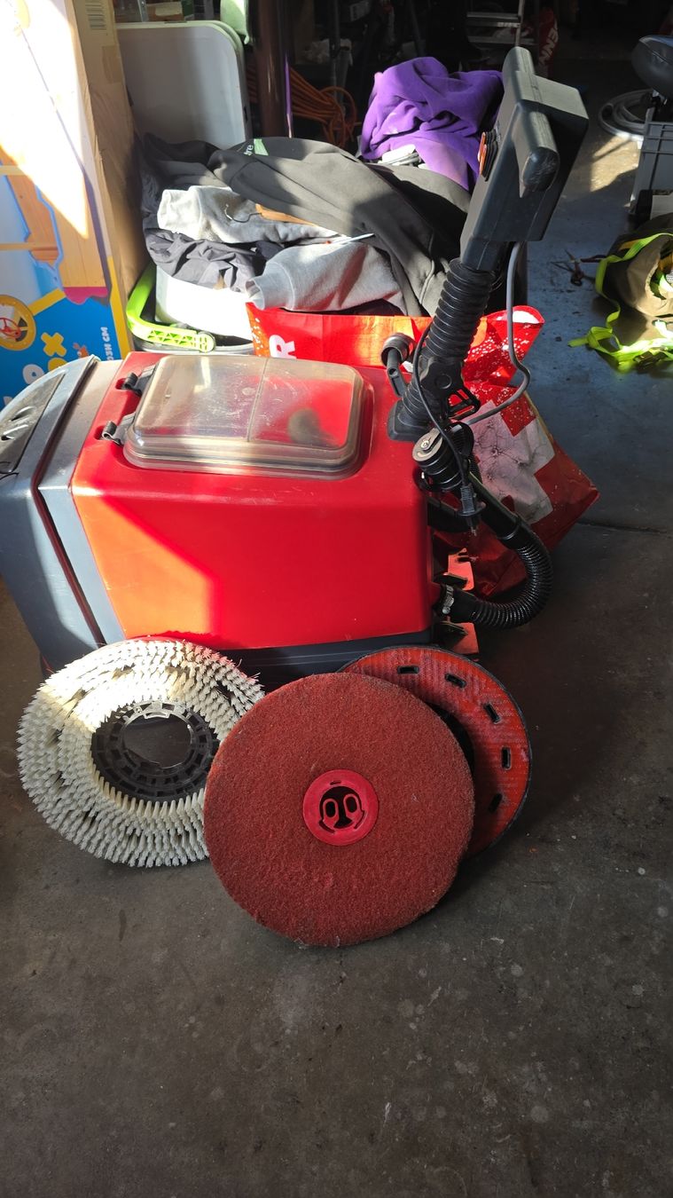 Cleanfix Tutte le macchine: Scheuersaugmaschine Cleanfix – Usato da Zürich venduto da inf_q6bm 8