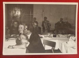 feierlicher Anlass ca 40er-Jahre "Der Kuss" (Echtfotokarte)