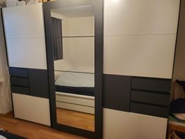Schöner Schrank mit Spiegeltüren - Top Zustand!