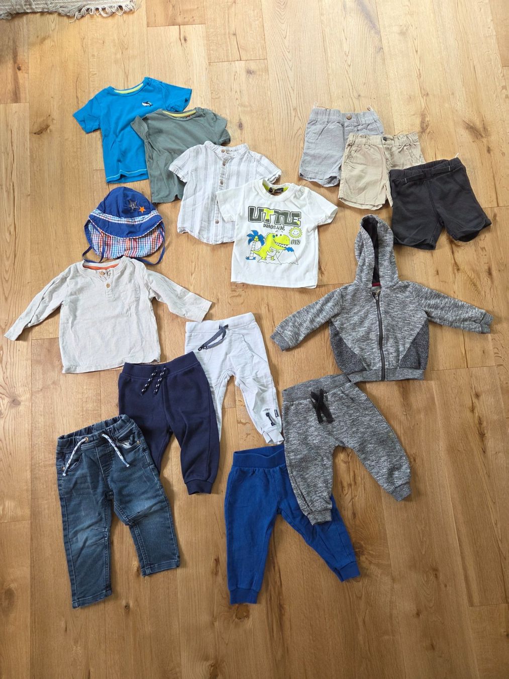 Lotti & Set di vestiti: Kleiderpaket Baby Gr. 80 – Usato da Bremgarten AG venduto da sabrownie