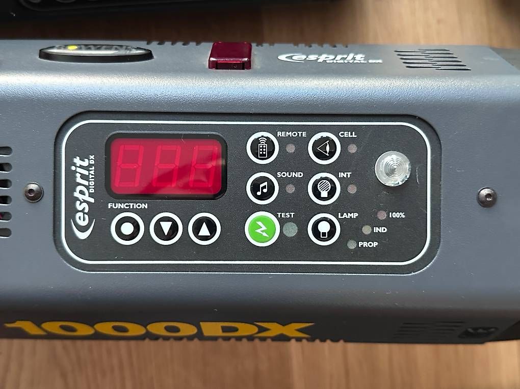 Flashs: Kit studio flash Bowens 3 têtes 1000DX + accessoires – D'occasion à Delémont par ame_2vnt 1