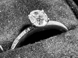 Exclusive (Bespoke) - Pair Diamond Rings (+ GIA Certificate)