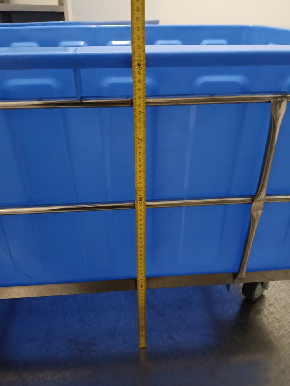 Contenitori edile: 200L Robuster Kunststoffbehälter mit Edelstahl-Trolley – Nuovo (secondo la descrizione) da Küsnacht ZH venduto da SwissRicardo2015 1