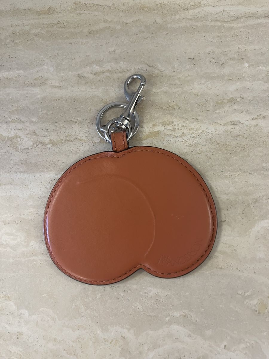 Jw Anderson Portachiavi: JW Anderson Orange Peach Keychain – Nuovo (secondo la descrizione) da Ebmatingen venduto da dartim 3
