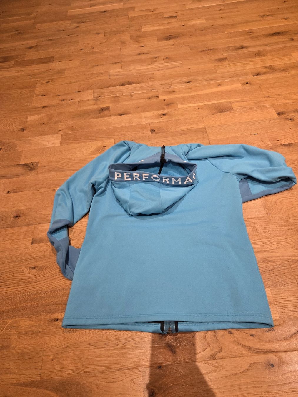 Peak Performance Jacken: Peak Performance Kapuzenjacke hellblau, Grösse M Damen – Gebraucht aus Kippel von nosei29 1