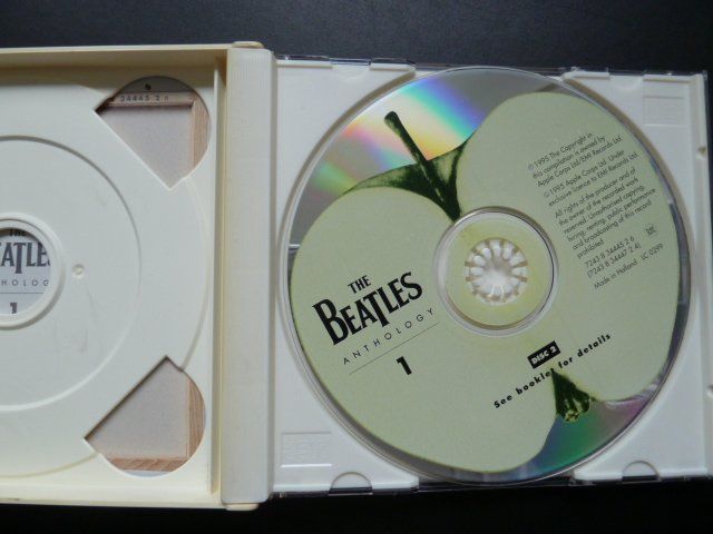 CD: Beatles - Anthology Vol. 1  (2 CD's) – Usato da Au ZH venduto da sikoku 2