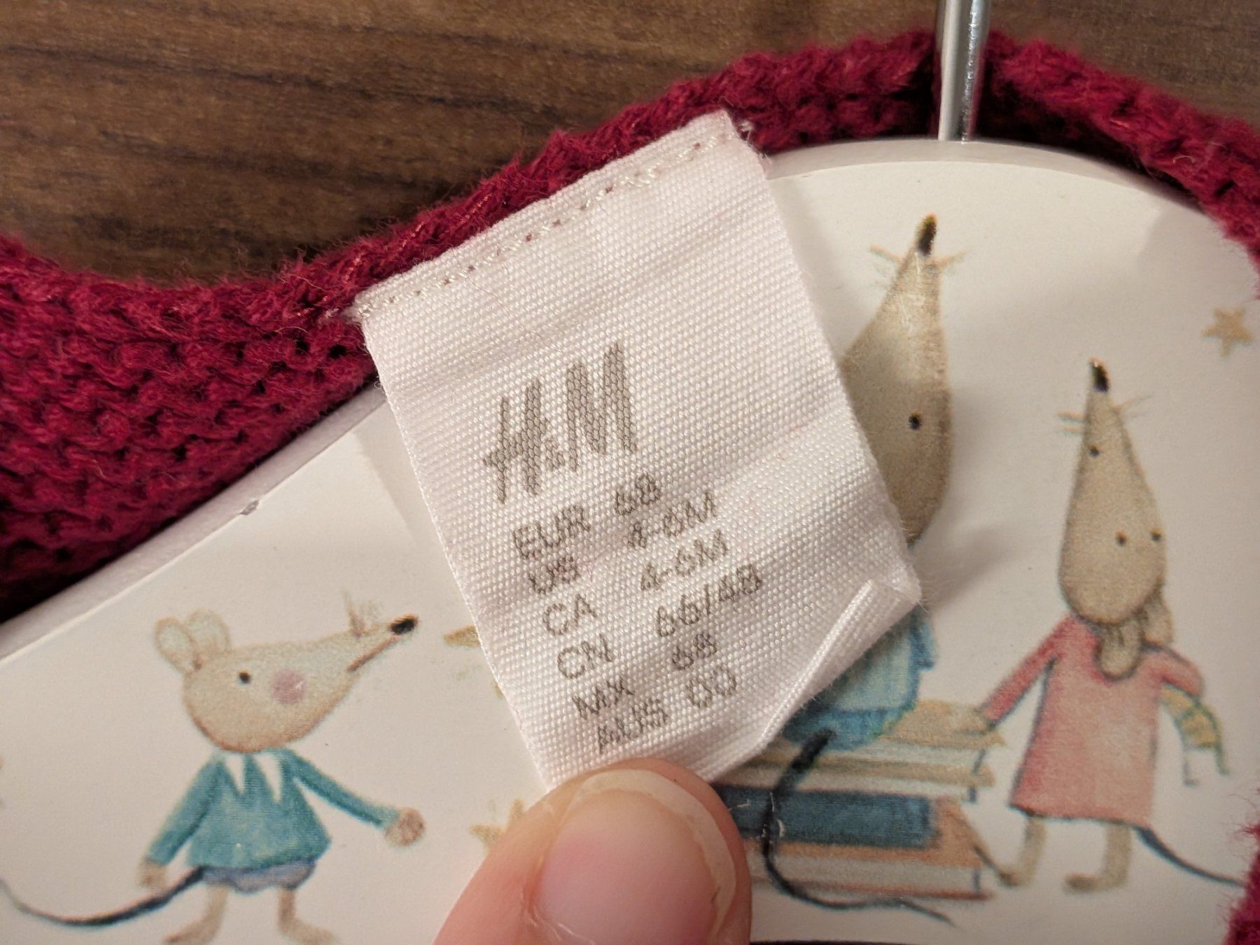 H&M Pullover & Sweatshirts: Kinder Strickjacke rot mit Knöpfen – Gebraucht aus Pfaffhausen von ZwergeUndMehr 3