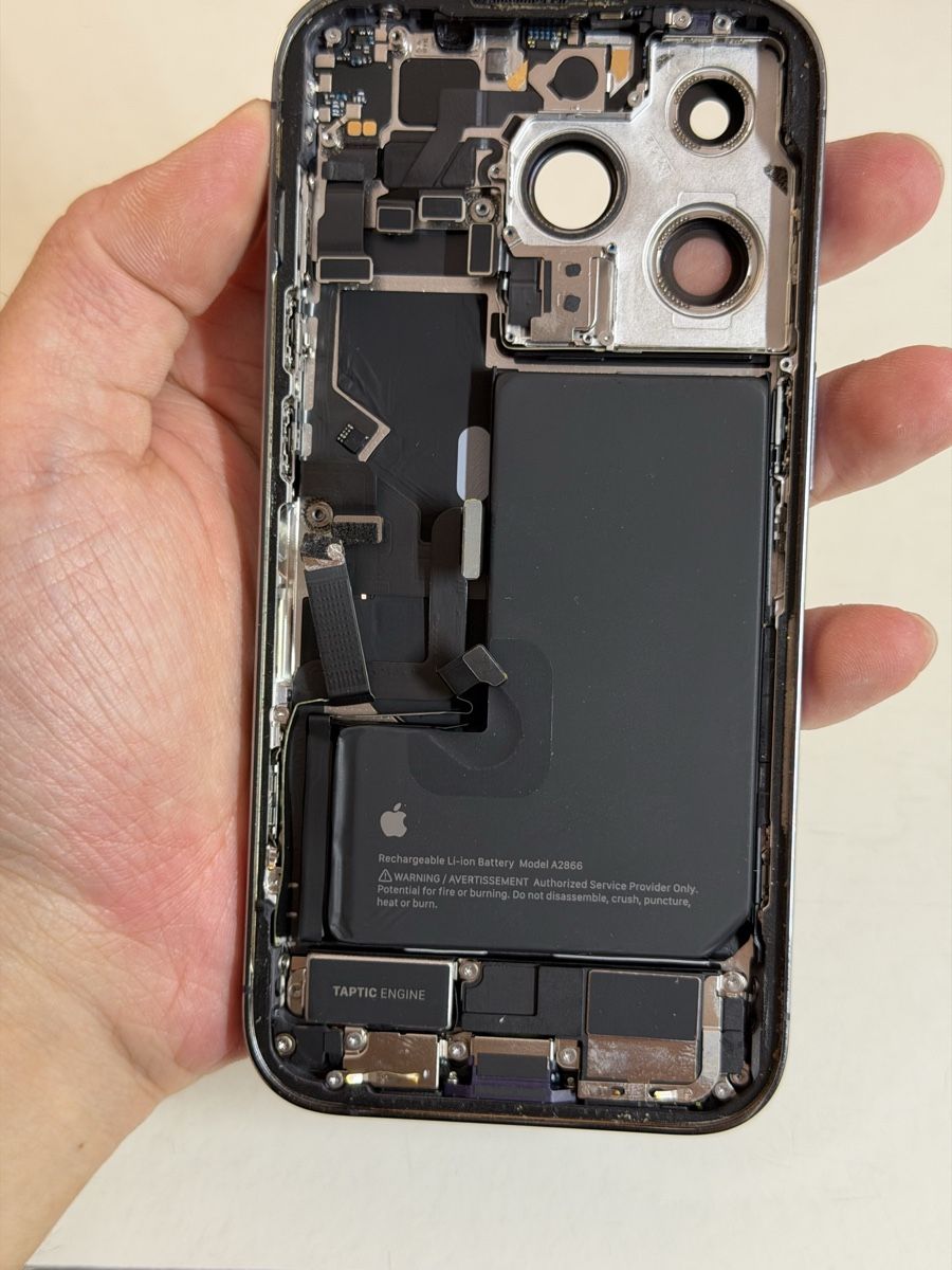 Apple Handys / Smartphones: Komplett iPhone 14 Pro Gehäuse Pulled  – Gebraucht aus Chur von beverlyone 4