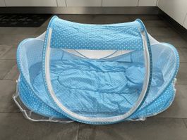 Reisebett Baby mit Moskitonetz, Top Zustand, blau gepunktet