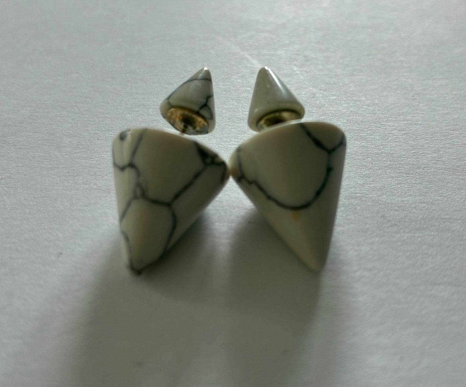 Orecchini pendenti & Orecchini a lobo: Double Stud Earrings Marble Look White Used Condition – Usato da Basel venduto da cat_sq5m 3