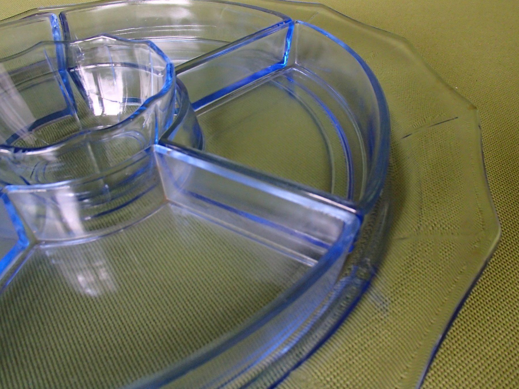 Piatti di portata: 6 teilige hellblaue Art Deco Glas Aperoplatte – Usato da Schöfflisdorf venduto da pullux 6