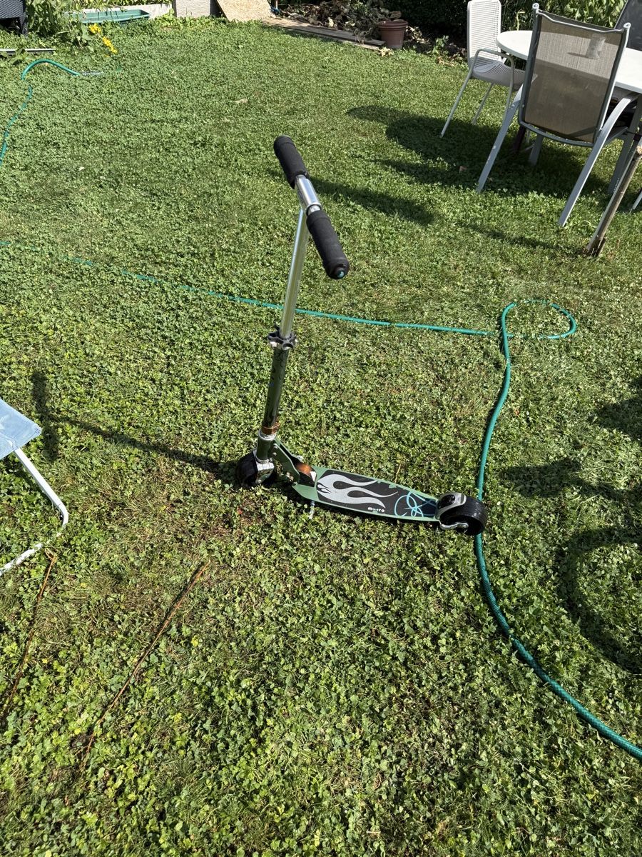 Micro Kickboard: Micro Rocket Scooter – Usato da Brüttisellen venduto da car_yl89