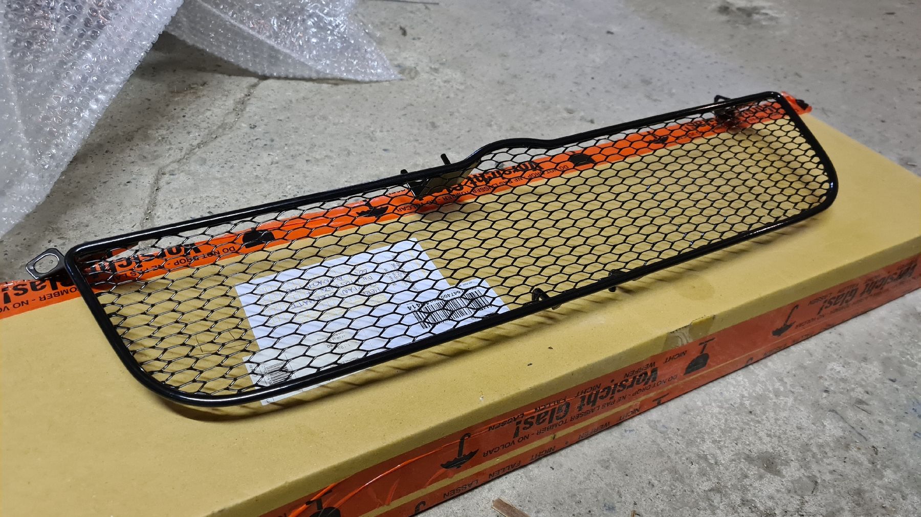 VW Tutti pezzi di ricambio auto: VW Bora Grill – Nuovo (secondo la descrizione) da Alpnachstad venduto da blackfly_