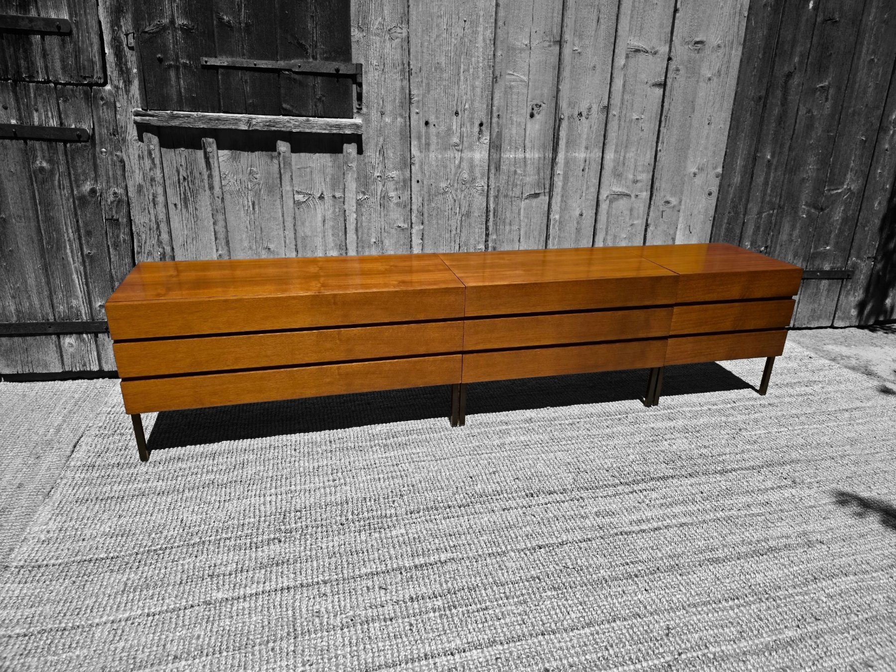 Cassettiere: Mid Century  Minimalist Sideboard Modular – Usato da Haslen AI venduto da Vintagelix