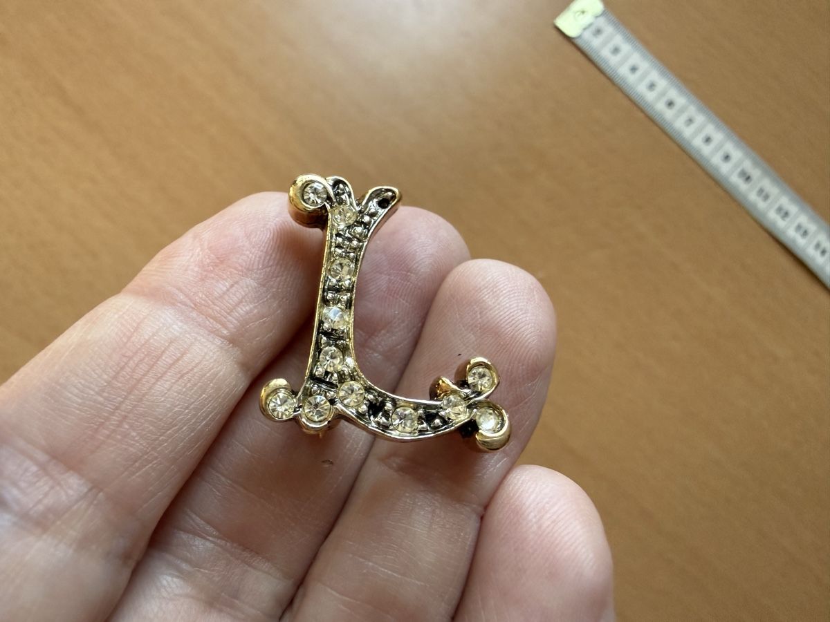 Spille & Fermagli: Vintage-Brosche mit Initiale L goldfarben mit Strass. – Usato da Lamone venduto da LaCantinaMagica 1