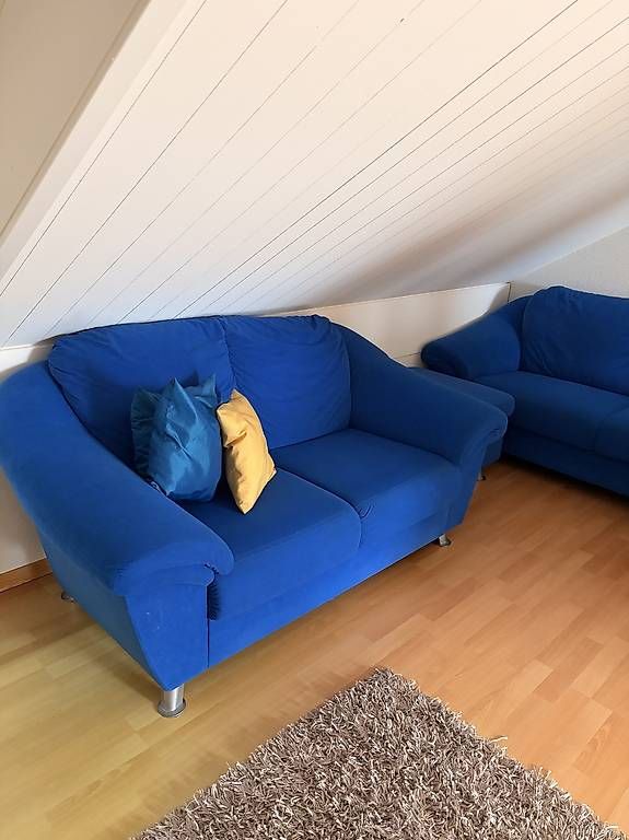Divani: Blaue Polstergrupper mit Hocker – Usato da Zürich venduto da ozan21