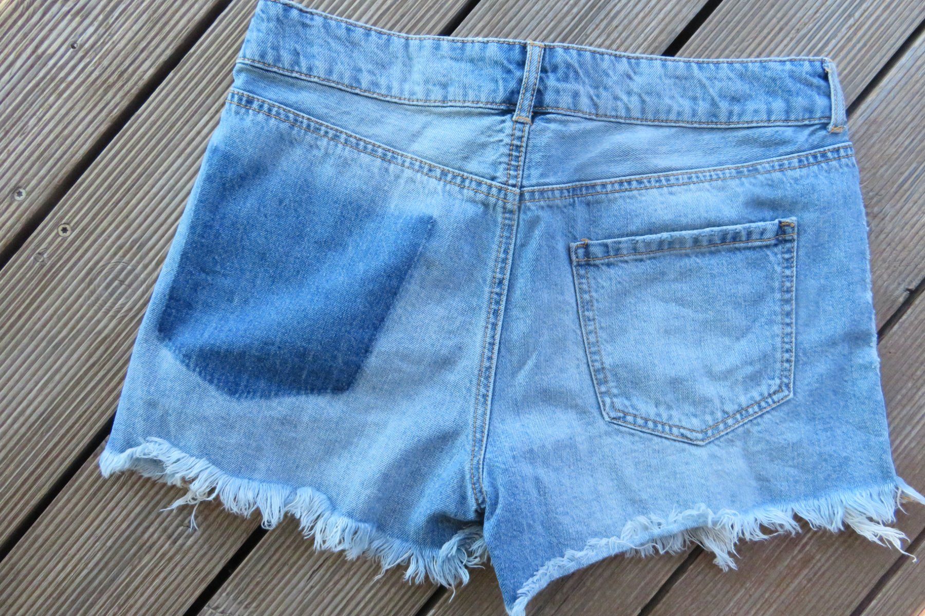 Zara Jeans: FOREVER 21 Jeansshorts Grösse M – Nuovo (secondo la descrizione) da Wil ZH venduto da Tamagy 1