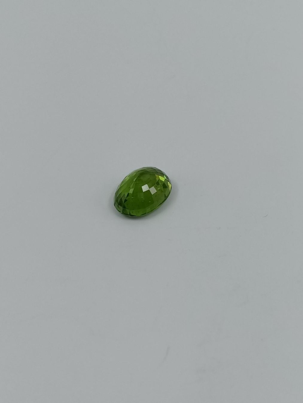 Pietre preziose: 1 GRÜNER PERIDOT, 17.26 CT. – Usato da Luzern venduto da EdiGem 5