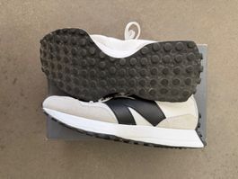 New Balance 327 Sneaker, weiss, Grösse 43 - Top Zustand!