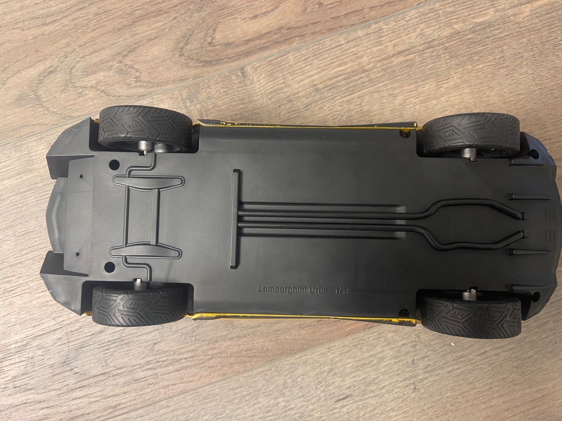 Modellini d'auto: Lamborghini Urus 1/18 – Usato da Basel venduto da mariablanka 1