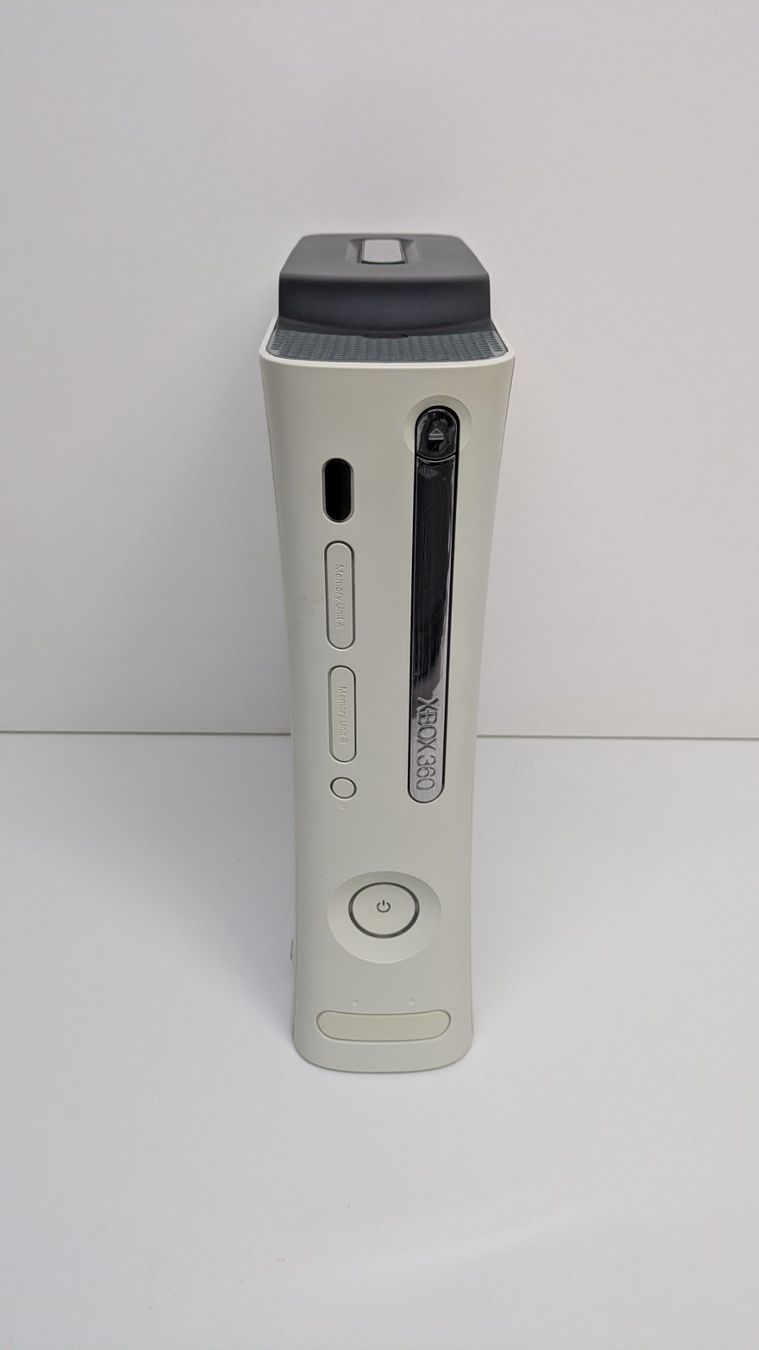 Microsoft Console: Microsoft Xbox 360, 2 Controller, 10 Spiele – Usato da Menziken venduto da mame18 4