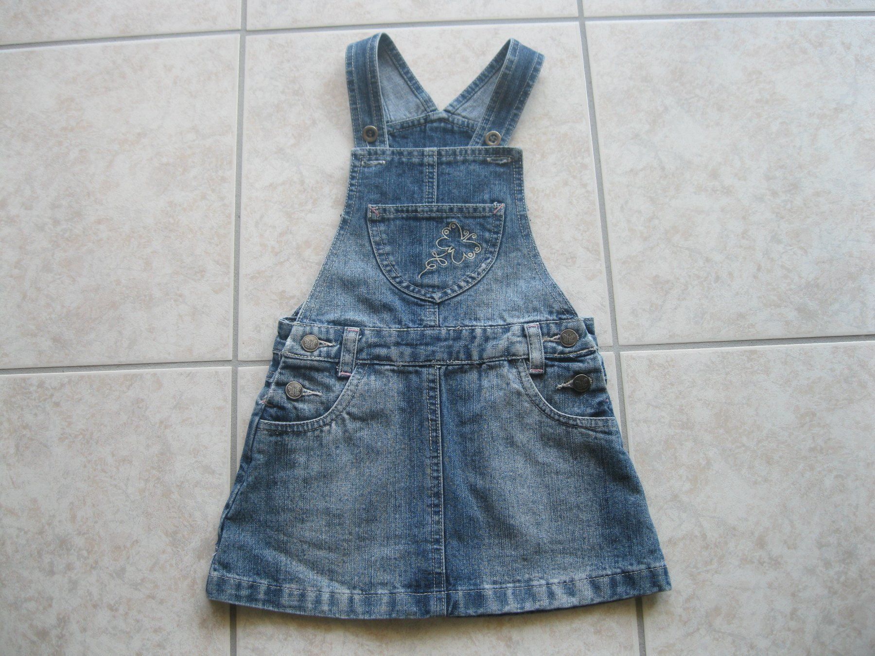 Kleider & Röcke: Robe en jeans comme NEUVE taille 98 – Gebraucht aus vouvry von -tivoli-