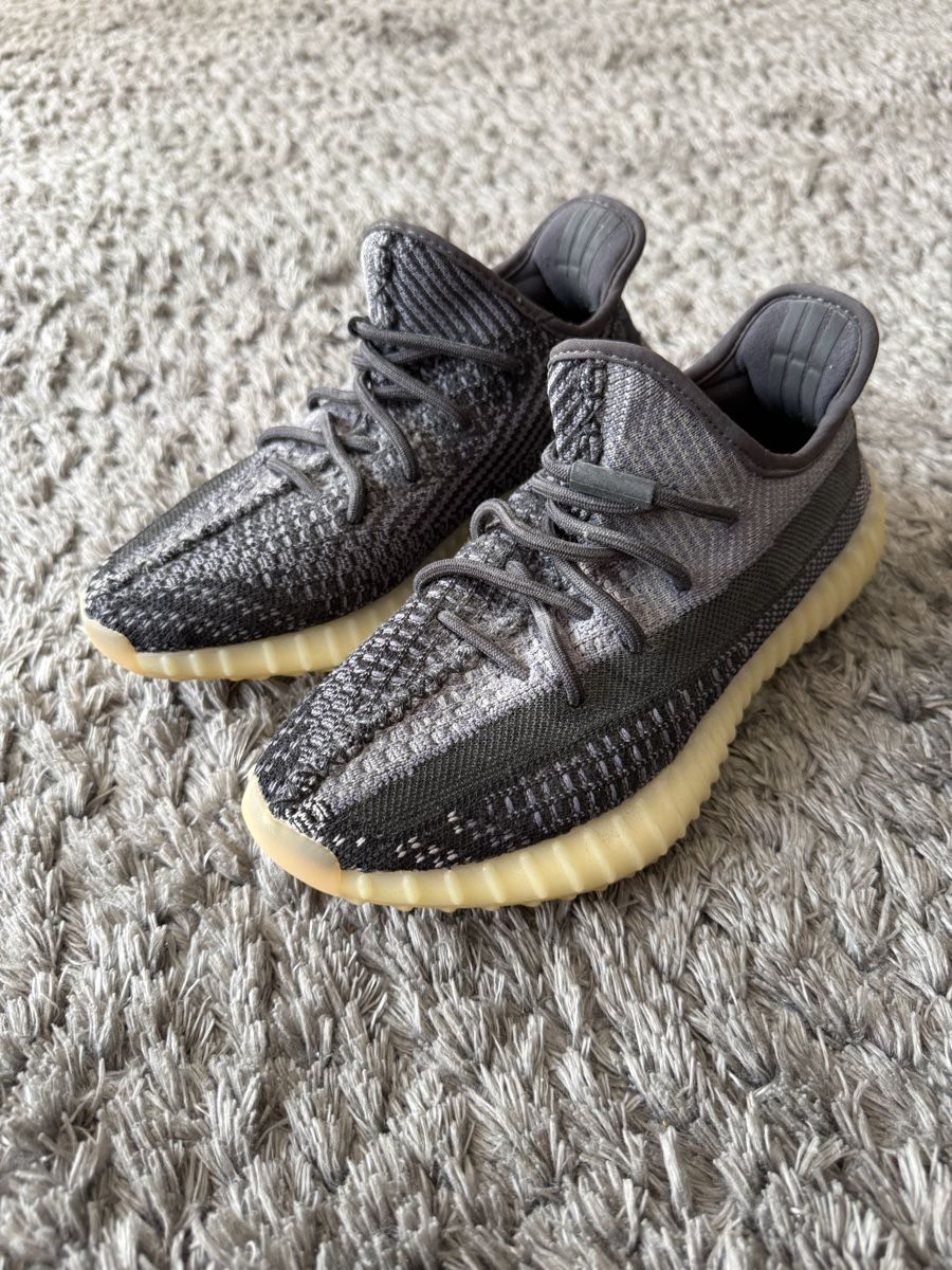 Adidas Herrenschuhe: Adidas Yeezys – Neu (gemäss Beschreibung) aus Hochfelden von mat_m29w