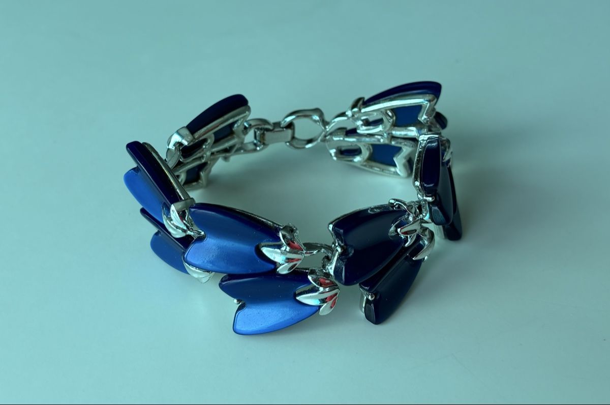 Bracelets: Bracelet blue leaf shape metal clasp – D'occasion à Basel par cat_sq5m 1