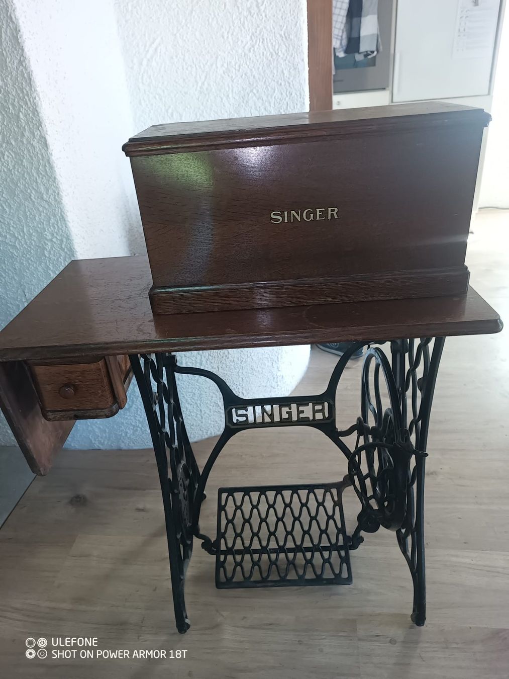 Singer Machines à coudre: Alte Singer Nähmaschine – D'occasion à Au SG par fiat27 4