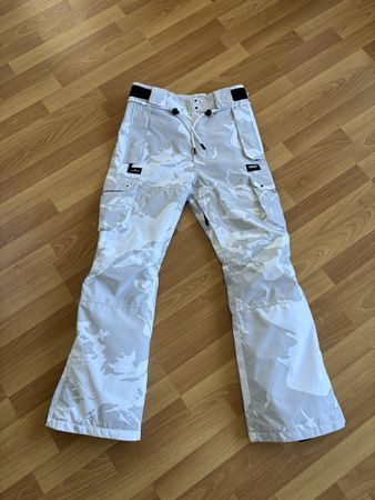 Dope Snow Skihose Camouflage weiss mit Gebrauchsspuren