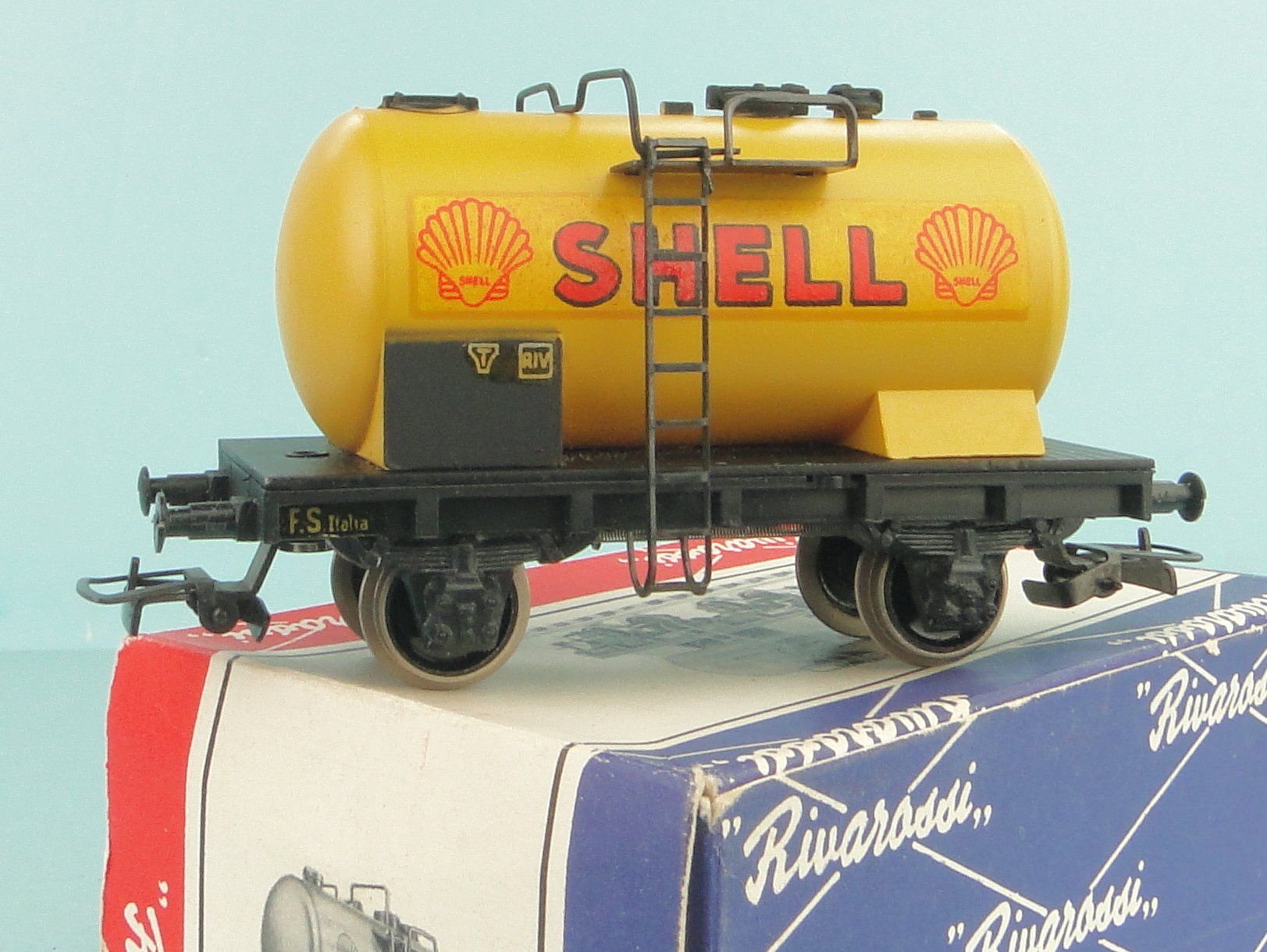 Rivarossi Modelleisenbahnen: RIVAROSSI C Bs, vagone cisterna Shell FS – Gebraucht aus Bülach von cann11