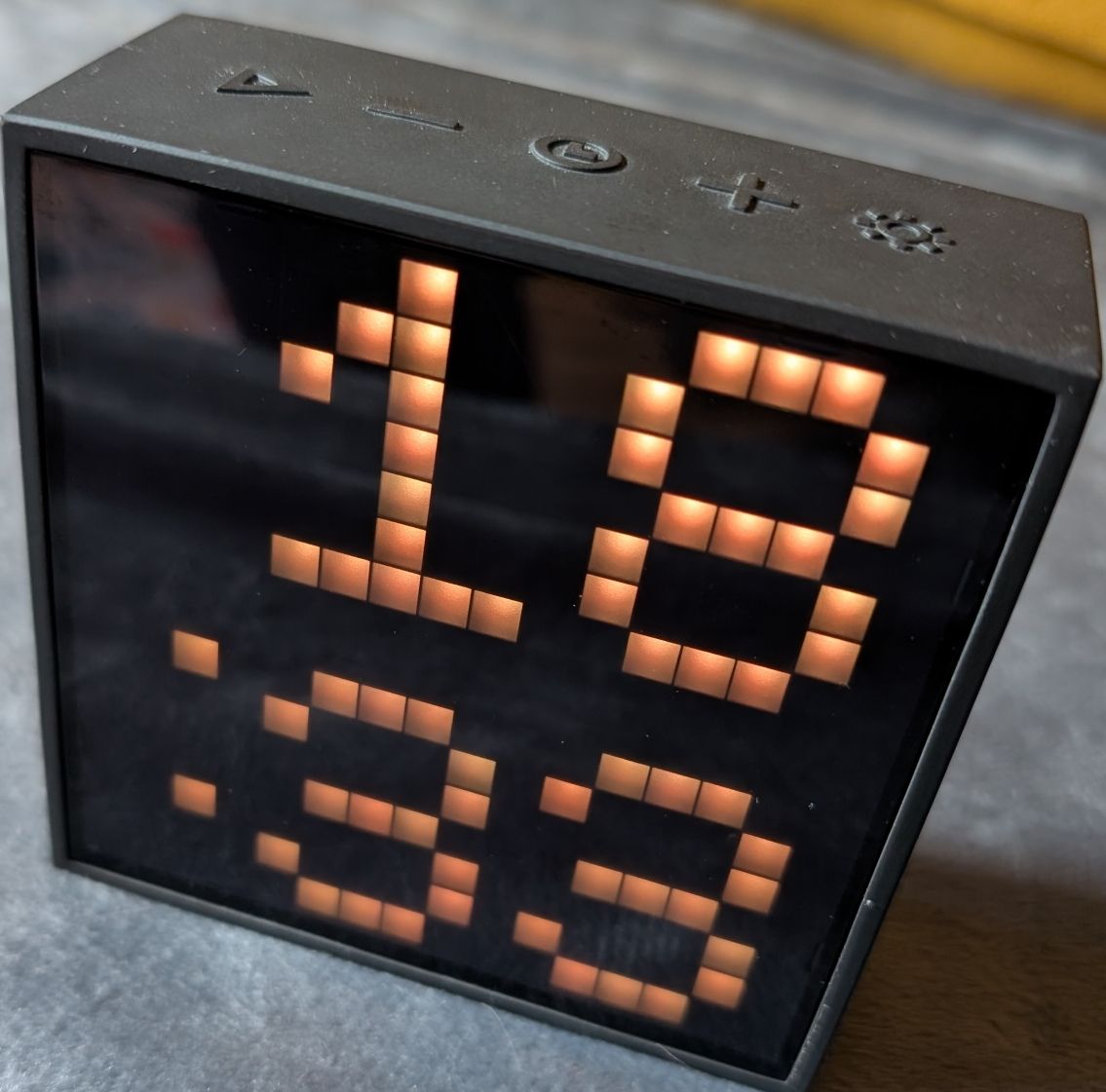 Divoom Lautsprecher: haut-parleur réveil numerique bluetooth timebox evo – Gebraucht aus Sorens von jd.silva