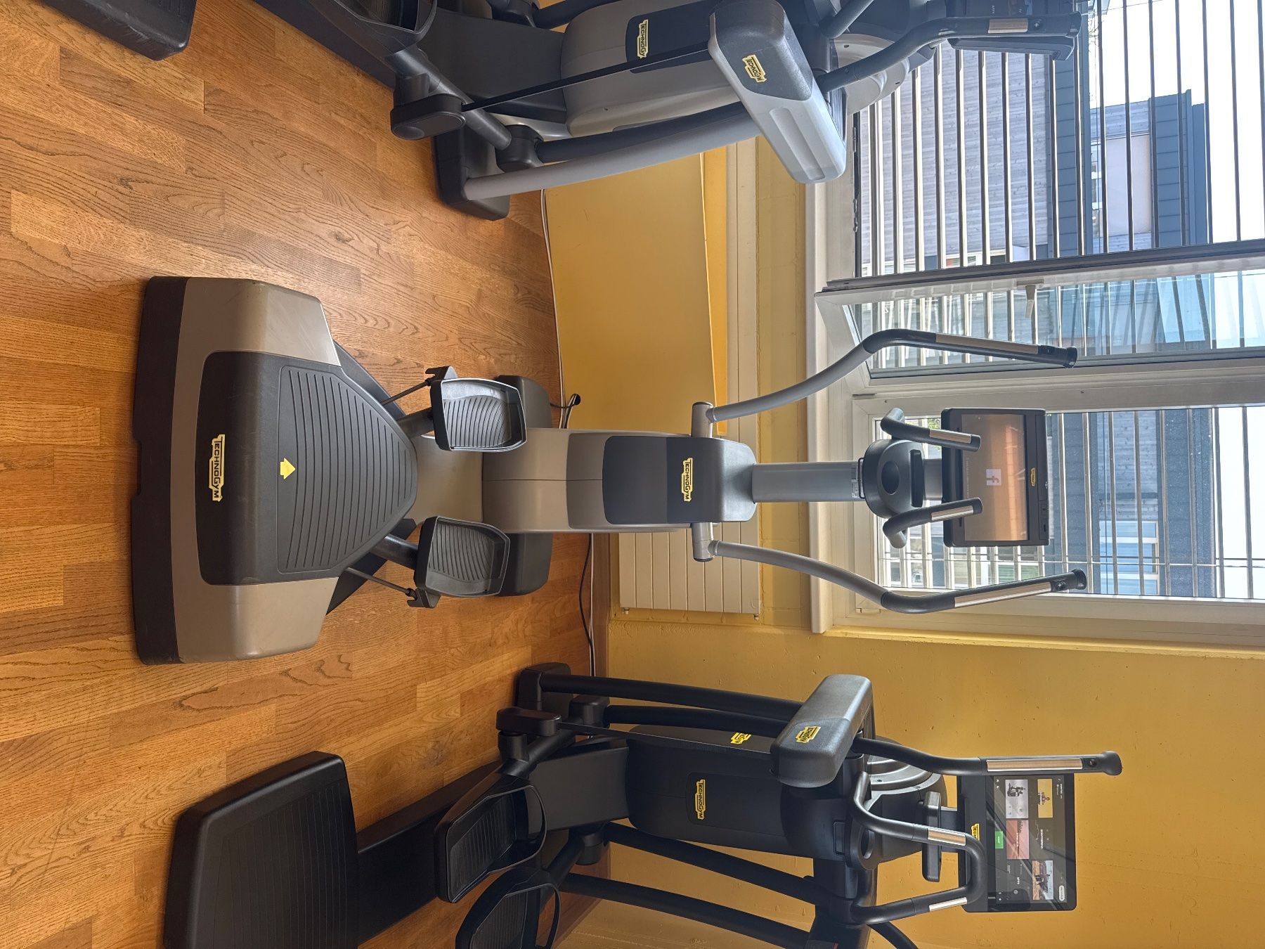 Technogym Vélos d'appartement: Technogym Crossover 700 - Crosstrainer - 500VB – D'occasion à Mettmenstetten par Nils_Gut_GZG