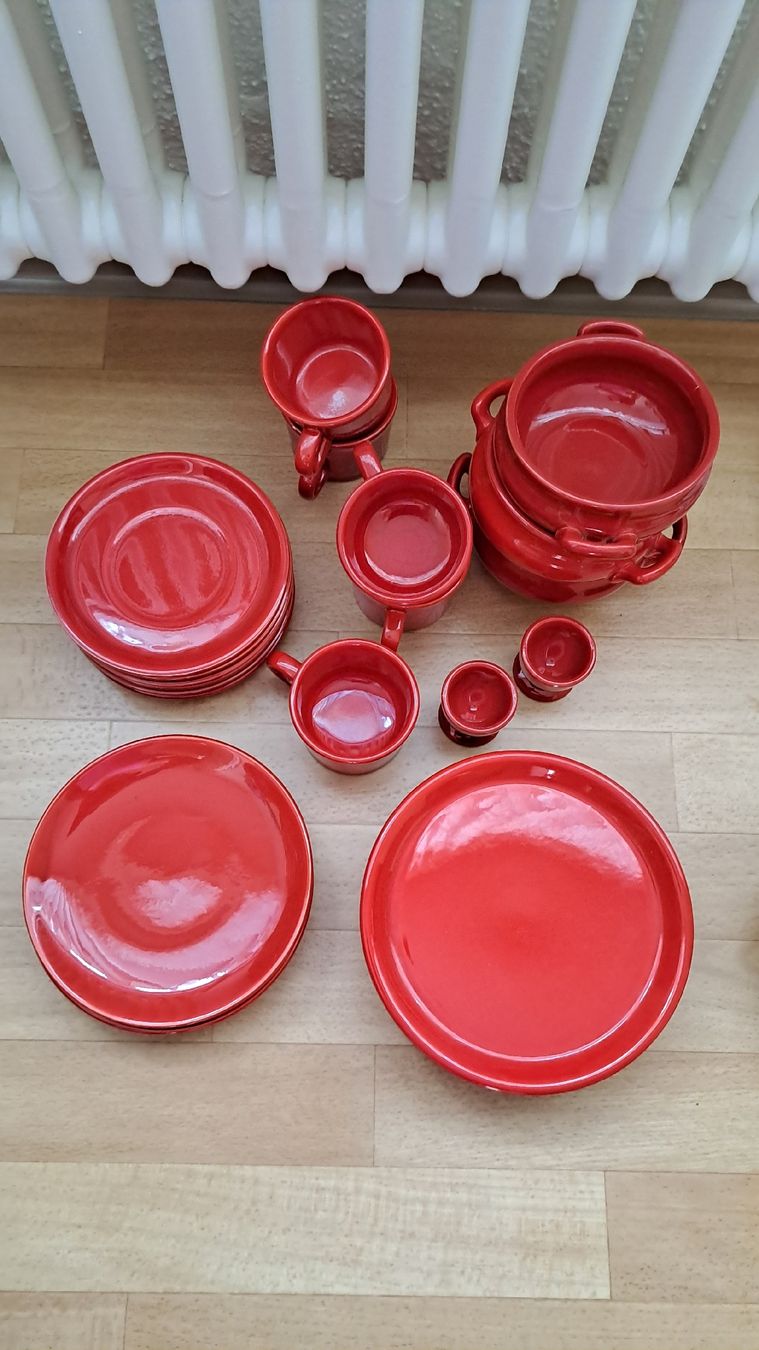 Geschirrsets: Geschirrset 3 - 4 Personen, Rot – Gebraucht aus Glarus von Morana86 1