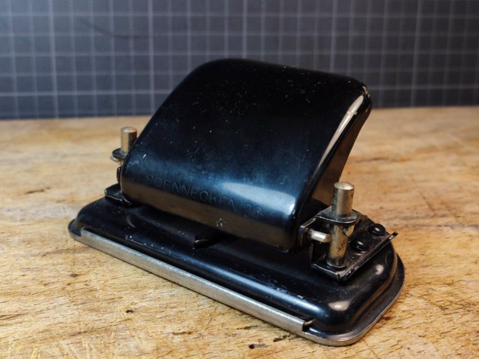 Temperini: Wunderschöner alter Locher nr 4 – Usato da Gelterkinden venduto da MYSTOREFORYOU4460
