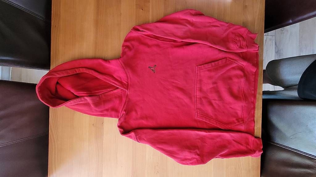 Pullover & Sweatshirts: Pull Hoodie Air Jordan Rouge  – Gebraucht aus Denges von sim_pt5w