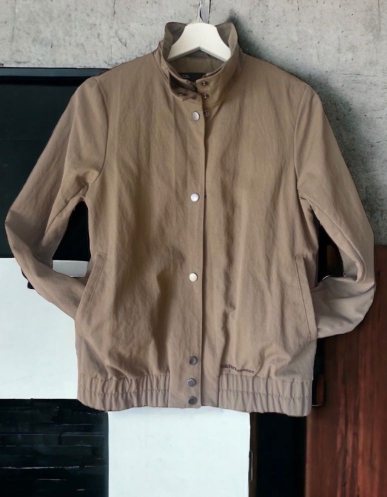 Peak Performance Giacche: Peak Performance Damen Jacke Gr. S Beige – Usato da Zürich venduto da StudioZH