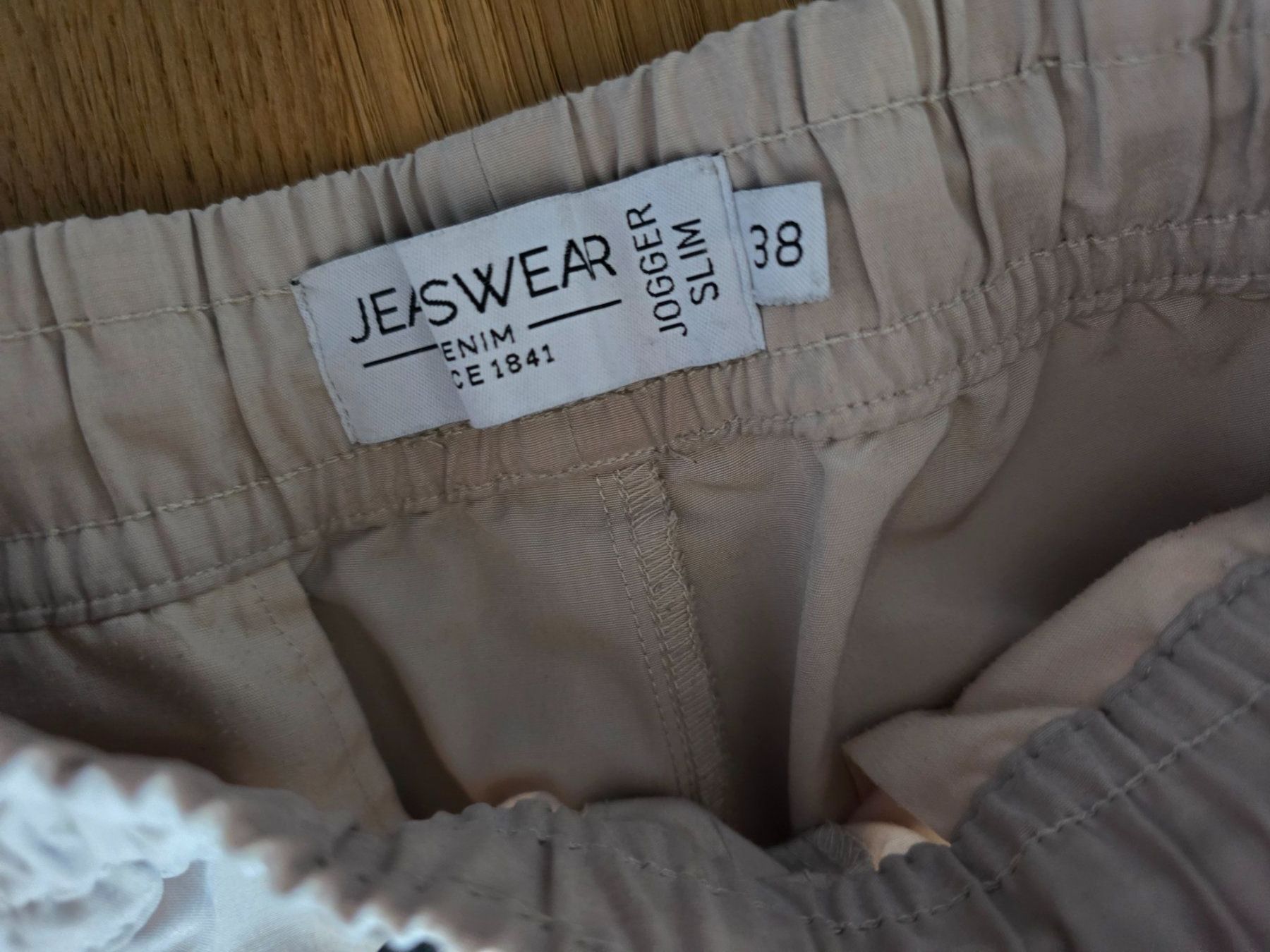 Hosen: Cargohose Gr 38 Farbe beige – Gebraucht aus Richterswil von adora88 2