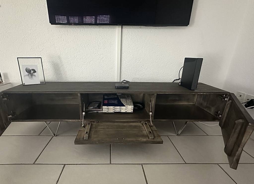 TV Möbel: Lowboard / TV Möbel – Gebraucht aus Würenlingen von iva_y2q7 1