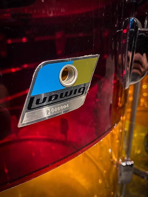 Ludwig Strumenti musicali: Batterie Ludwig Vistalite vintage – Usato da Montreux venduto da Alligator-AMPS 4