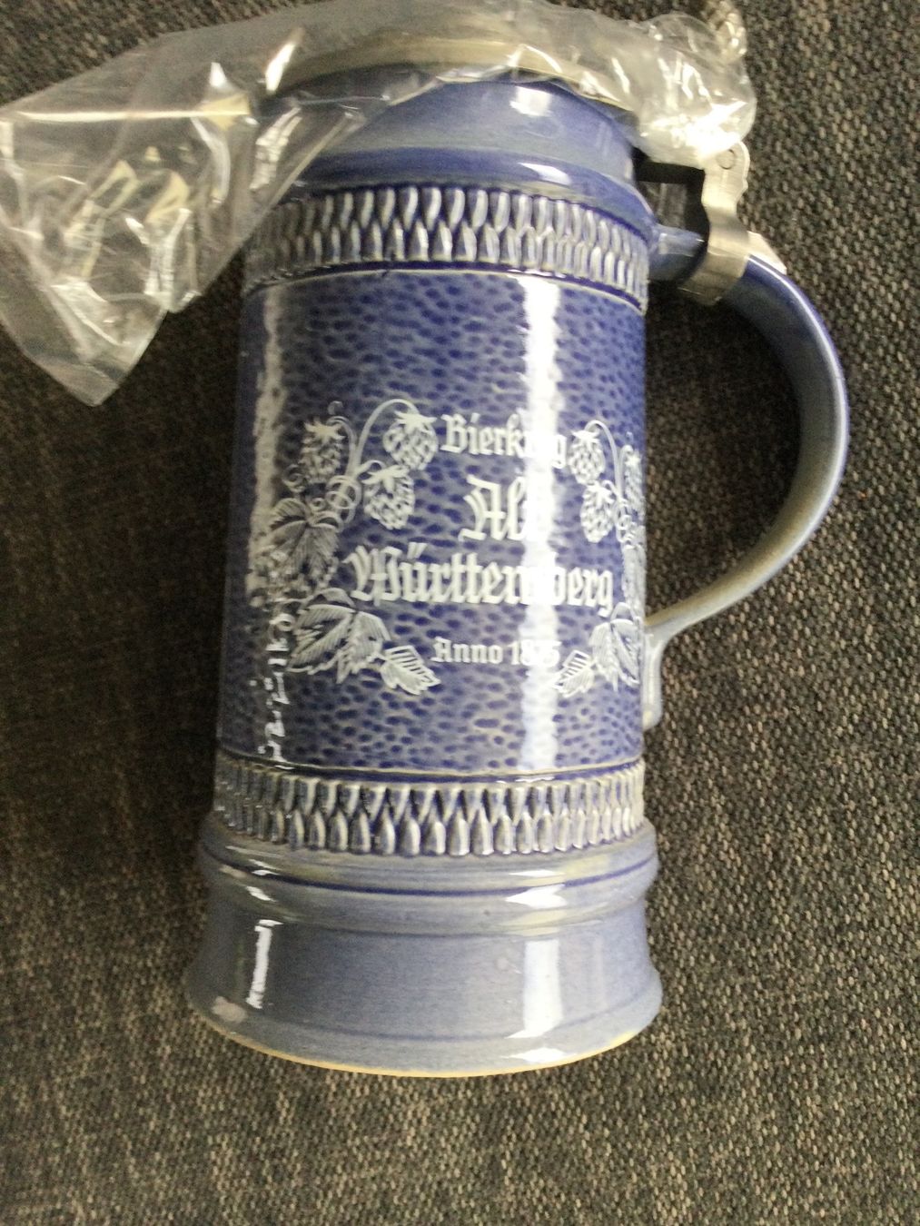 Contenitori & Simili: Bierkrug Dinkelacker, mit Zinndeckel / neu – Nuovo (secondo la descrizione) da Altnau venduto da corinna_oe