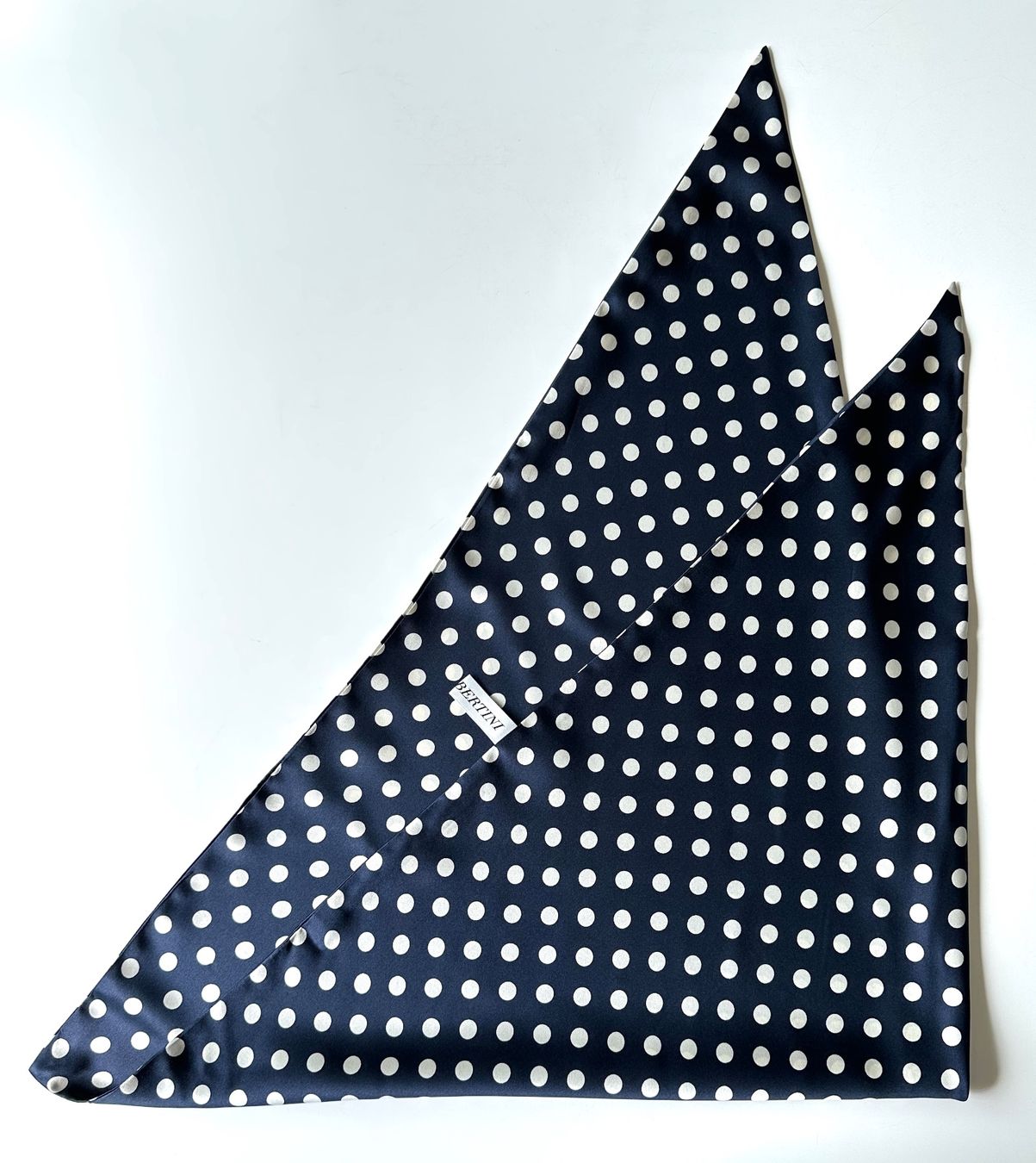 Foulard & Sciarpe: Claudia Bertini Triangolo Foulard – Usato da Zürich venduto da Secondbite 2