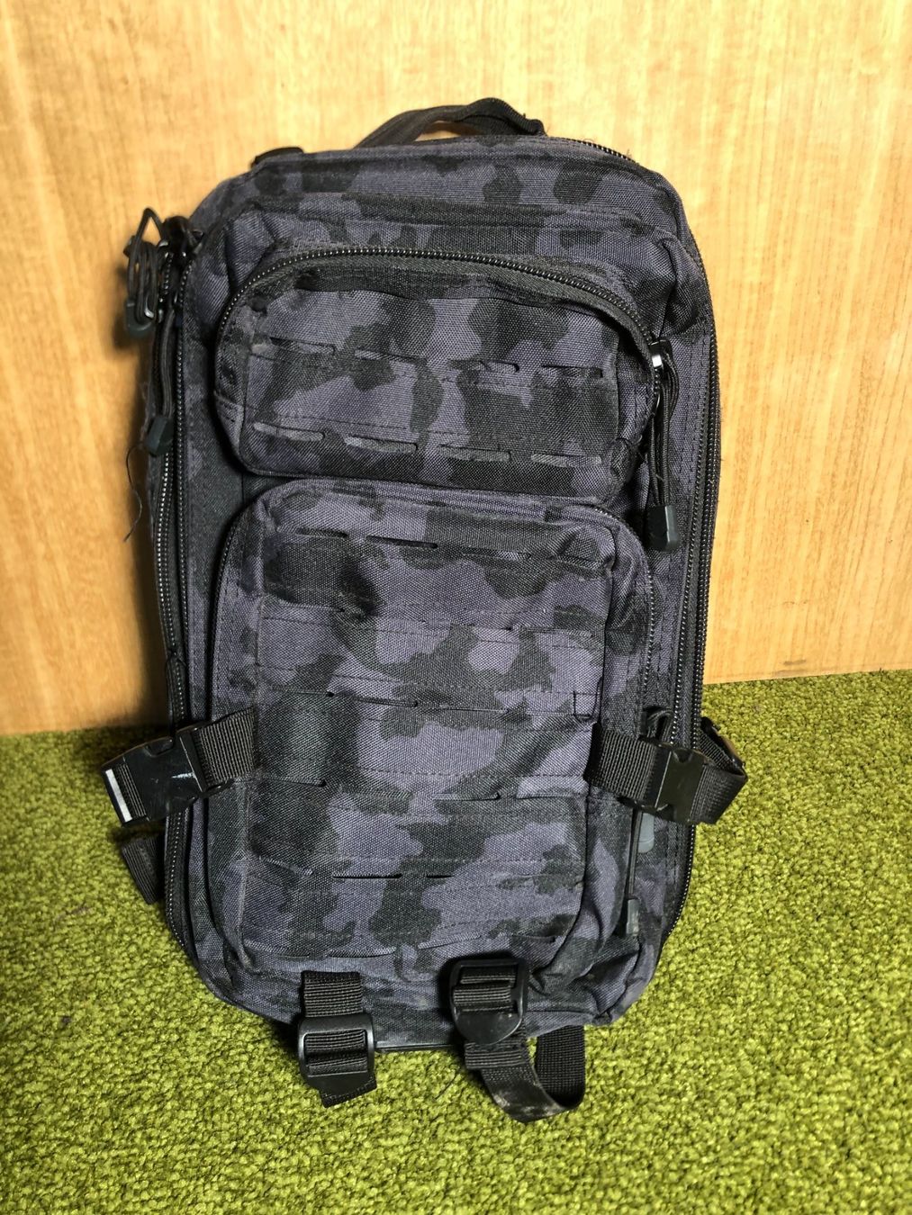 Zaini: Tactical grey camo backpack. – Usato da Saignelégier venduto da Dubois_Vintage