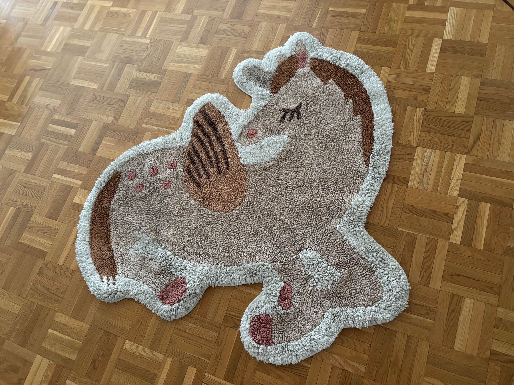 H&M Tutte le decorazioni: Tapis en forme de licorne doux et décoratif – Usato da Veyrier venduto da MargaritaR