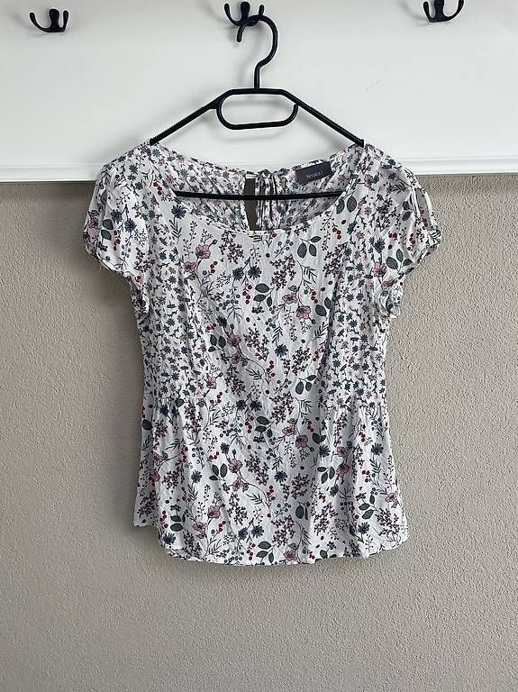 Blusen: Yessica Bluse mit Blumenmuster  Gr. M – Gebraucht aus Glis von SabrinaXA