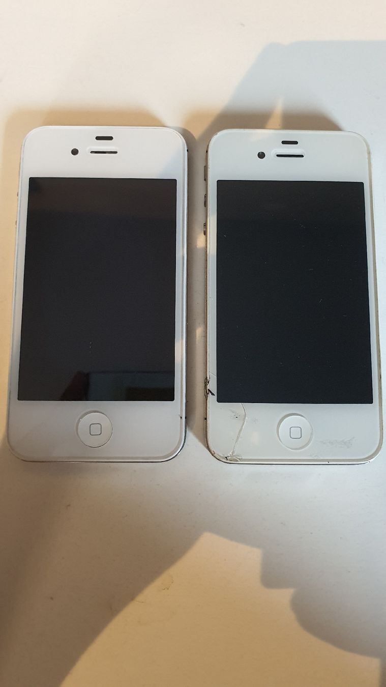 Apple Telefoni cellulari / Smartphones: 2 iPhone 4 /4s Zustand unbekannt – Difettoso da Fischenthal venduto da Zeniz