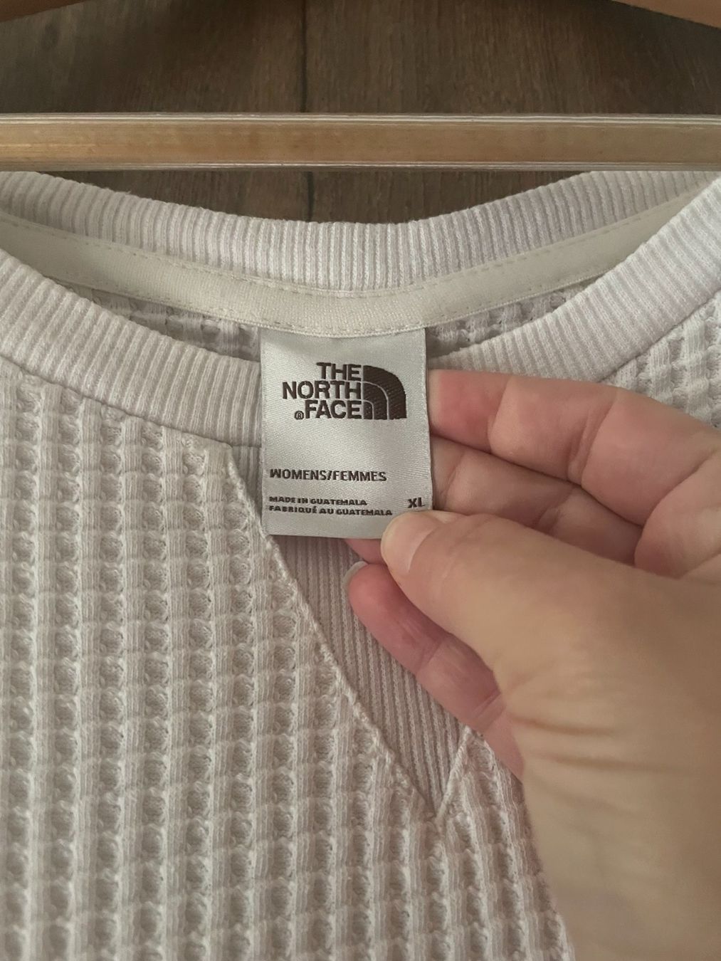 North Face Canottiere & Pantaloni: Maglia bianca marca North Face – Usato da Meilen venduto da val_tsv8 2